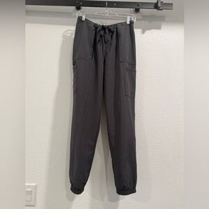 Scrubstar jogger scrub pants, medium gray. EUC. Elastic back, with 5 pockets